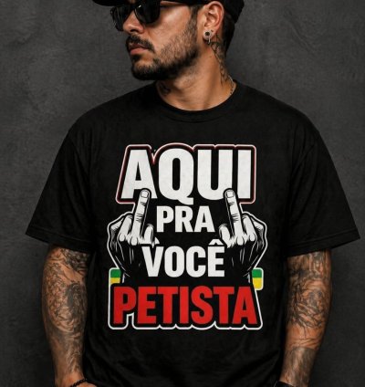 Camiseta bordão "Aqui pra você petista"